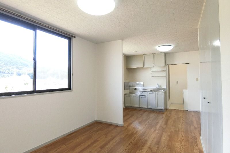 �y�����E���r���O�z�@