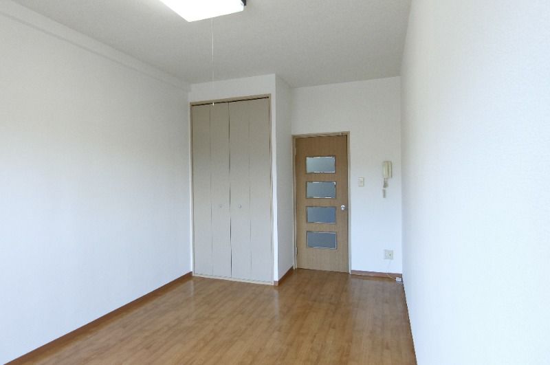 �y�����E���r���O�z�@