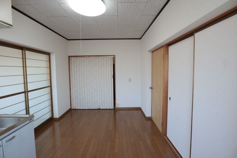 �y�����E���r���O�z�@