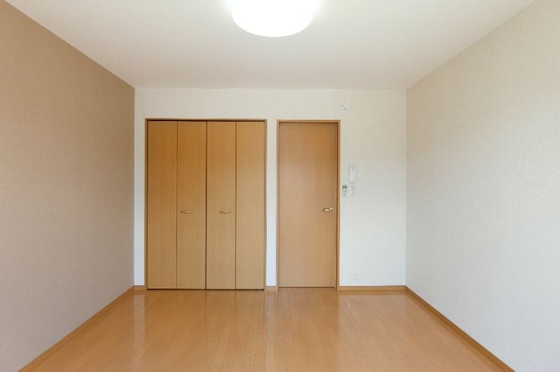 �y�����E���r���O�z�@