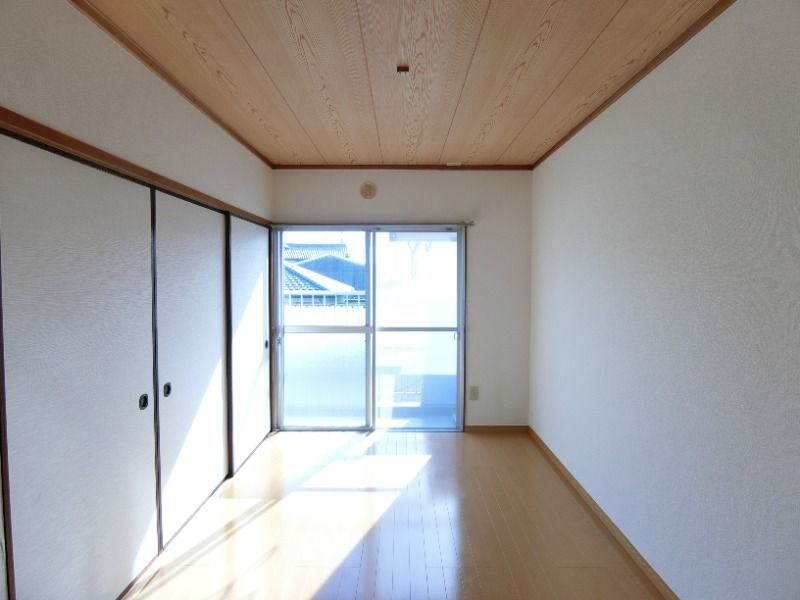 �y���ԁE���r���O�z�@