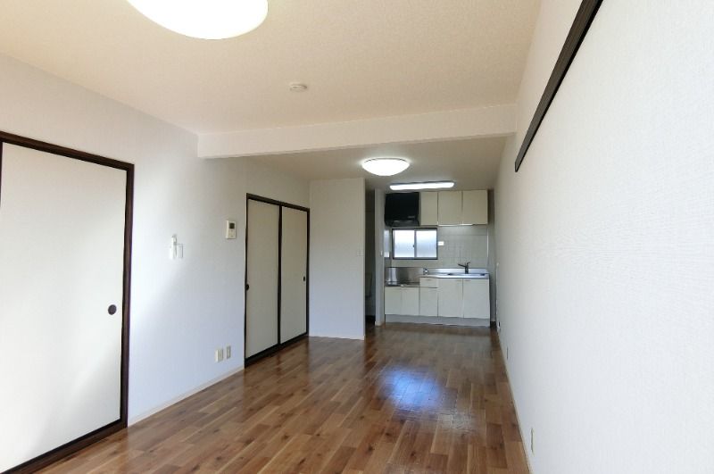 �y�����E���r���O�z�@