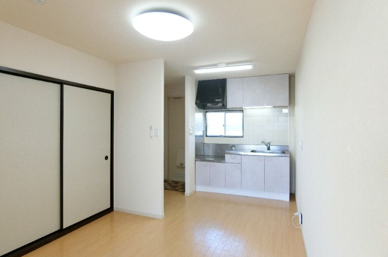 �y�����E���r���O�z�@