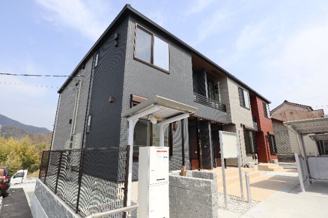 �A���j�[���̌����O��