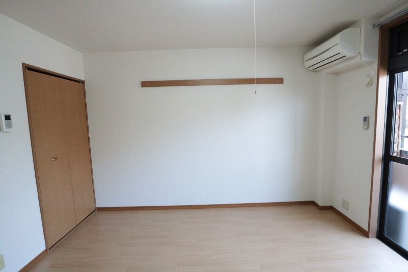 �y�����E���r���O�z�@