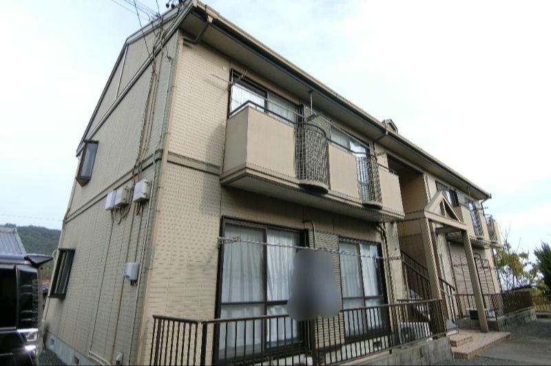 �N���X�g�A�x�j���[A�̌����O��