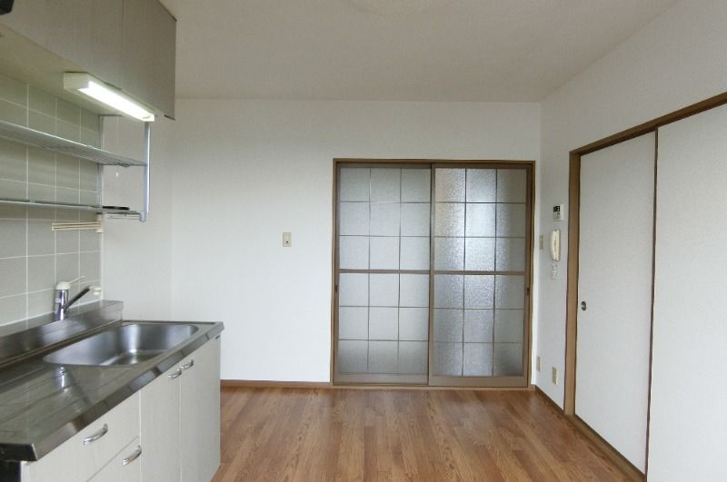 �y�����E���r���O�z�@