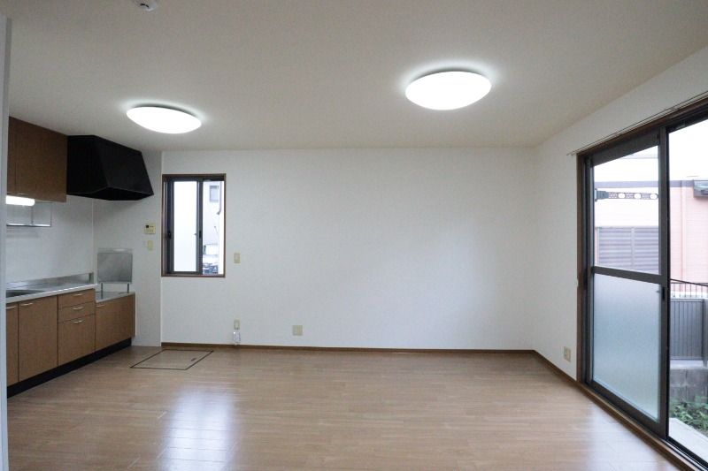 �y�����E���r���O�z�@