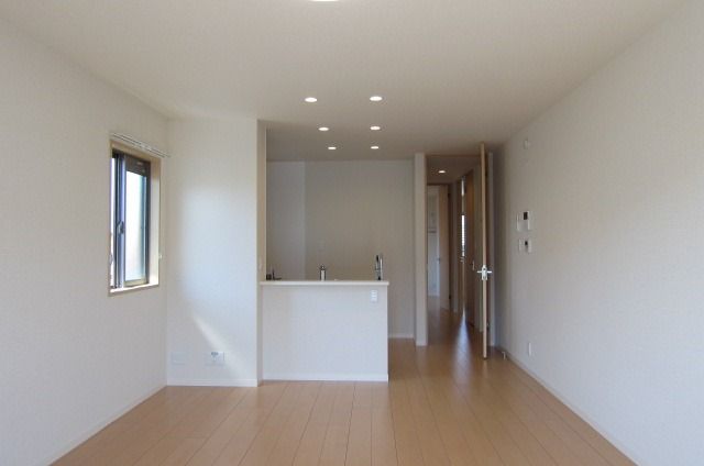 �y�����E���r���O�z�@