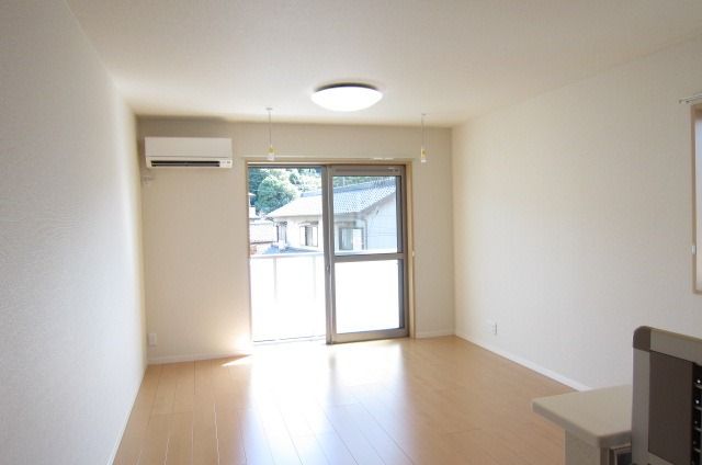 �y���ԁE���r���O�z�@