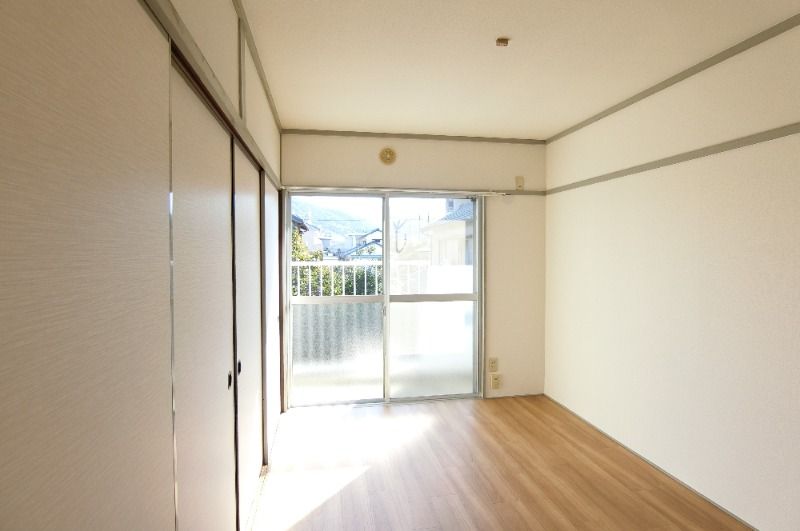 �y���ԁE���r���O�z�@