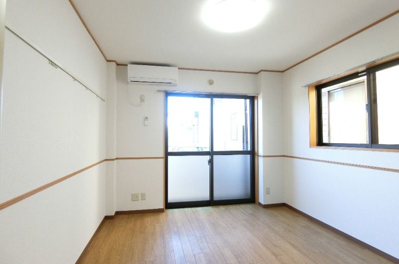 �y���ԁE���r���O�z�@