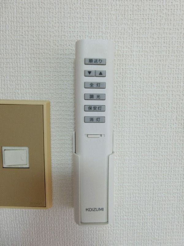 y̑ݔz@^Cv