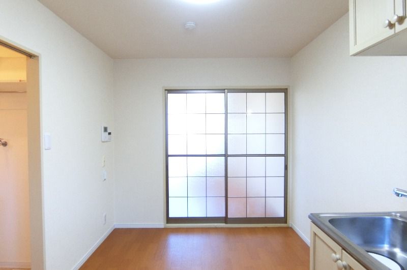 �y���ԁE���r���O�z�@