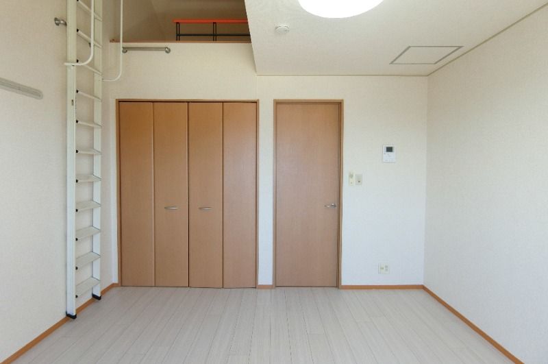 �y�����E���r���O�z�@