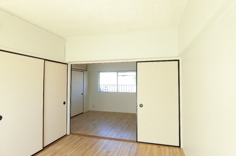 �y�����E���r���O�z�@