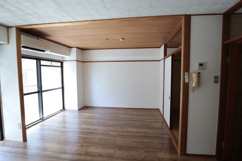 �y�����E���r���O�z�@