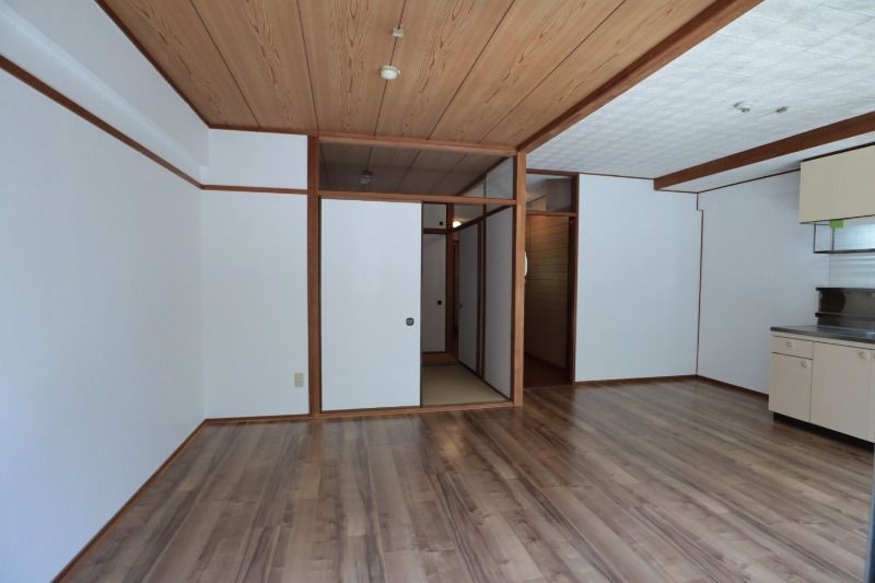 �y�����E���r���O�z�@