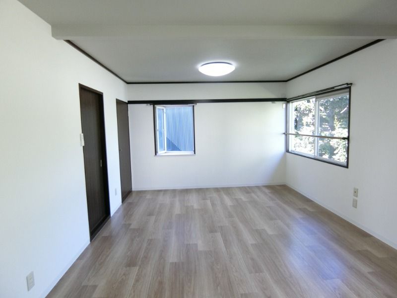 �y�����E���r���O�z�@