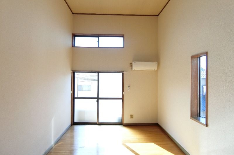 �y���ԁE���r���O�z�@