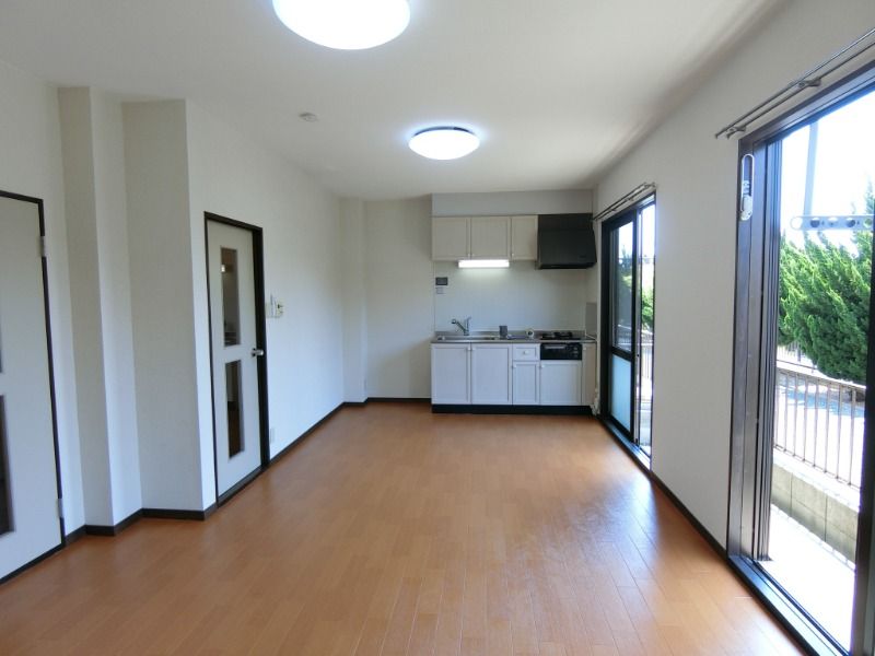 �y�����E���r���O�z�@