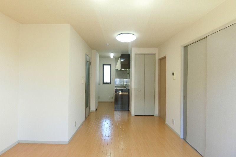 �y�����E���r���O�z�@