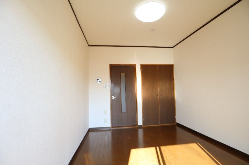 �y�����E���r���O�z�@