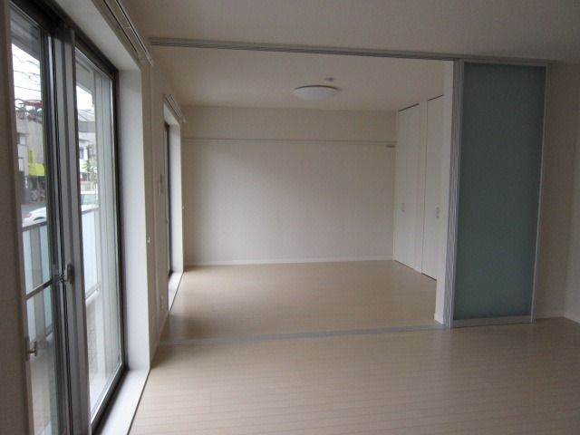 �y���ԁE���r���O�z�@