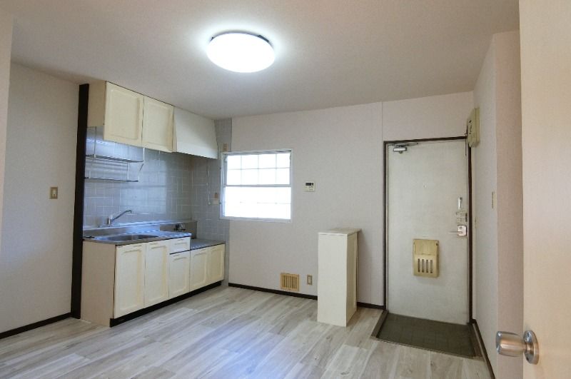 �y���ԁE���r���O�z�@