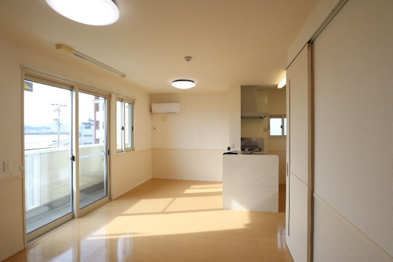 �y���ԁE���r���O�z�@