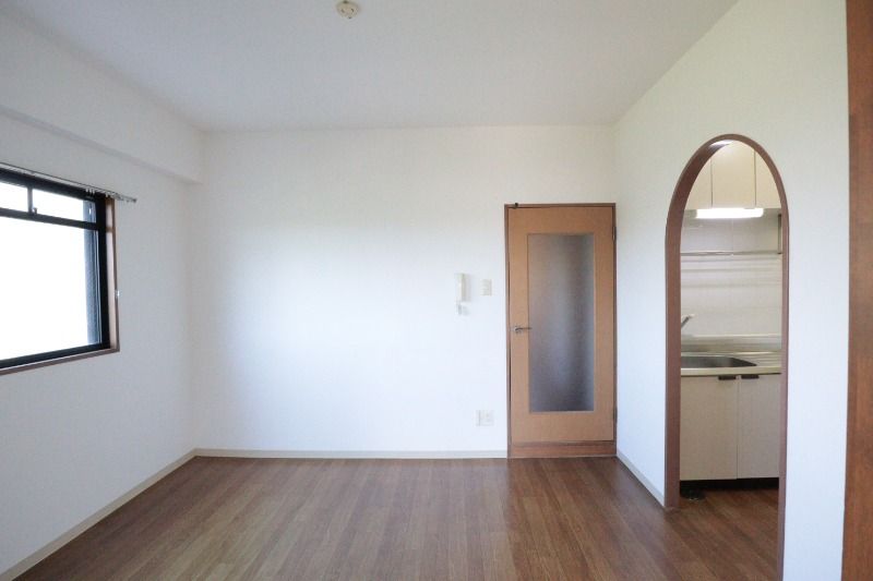 �y�����E���r���O�z�@