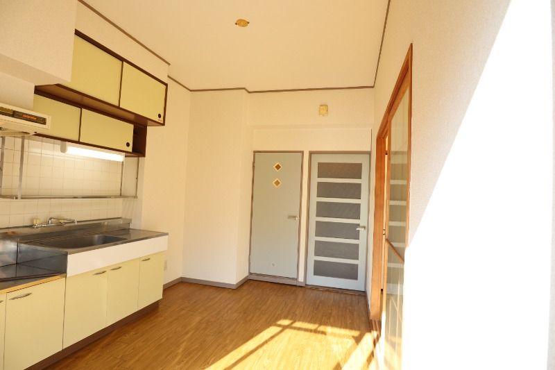 �y�����E���r���O�z�@