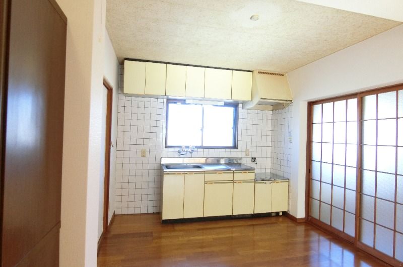 �y���ԁE���r���O�z�@