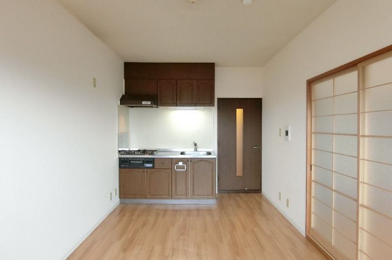 �y�����E���r���O�z�@