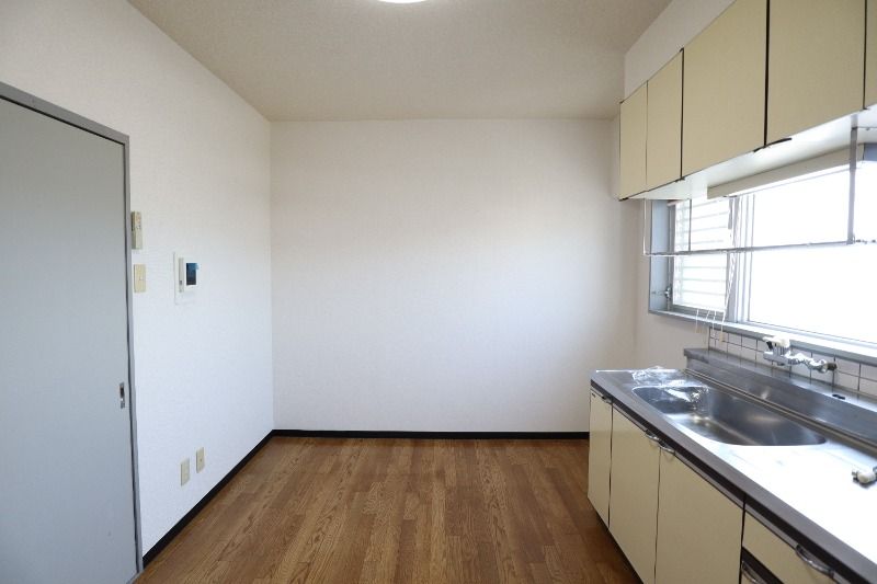 �y�����E���r���O�z�@