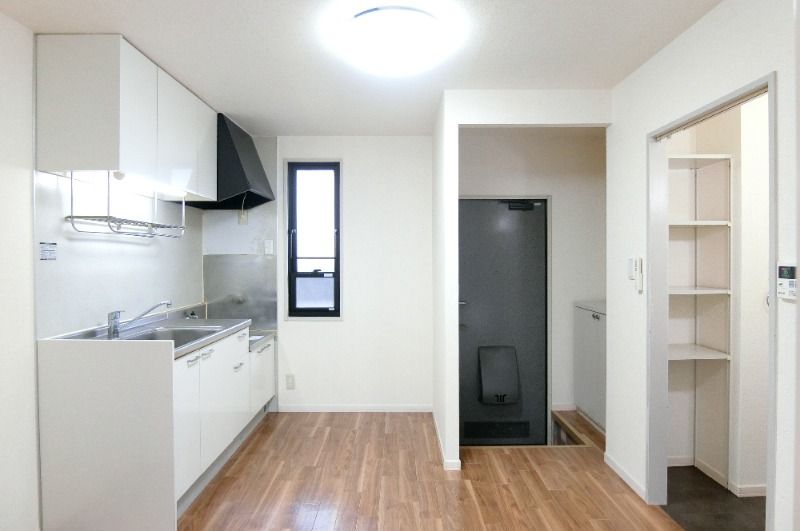 �y�����E���r���O�z�@