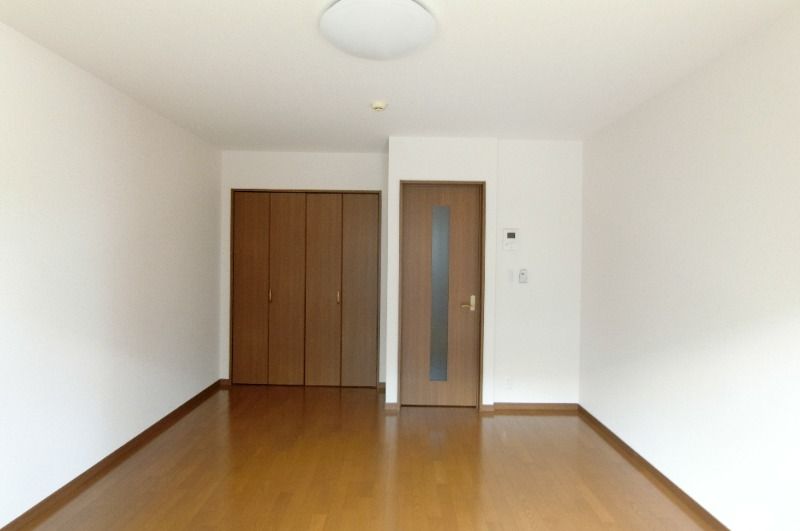 �y�����E���r���O�z�@