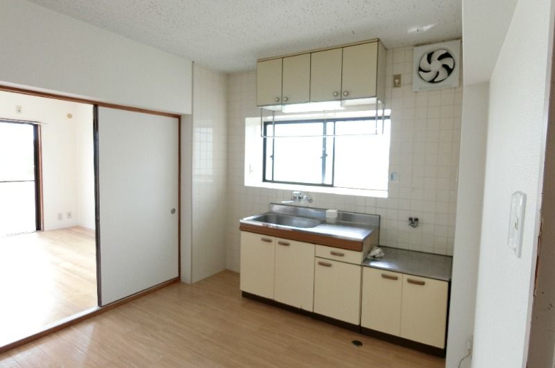 �y���ԁE���r���O�z�@