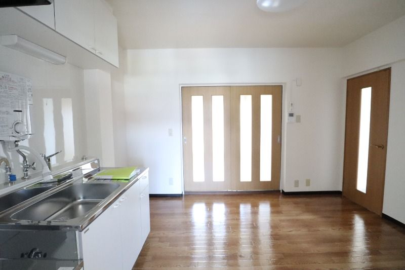 �y�����E���r���O�z�@