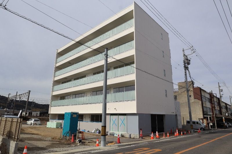 CREST Residence�̊O��