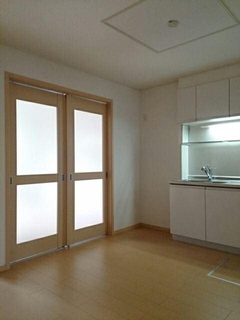 �y���ԁE���r���O�z�@