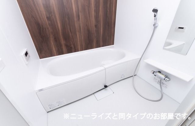 yoXz@^Cv