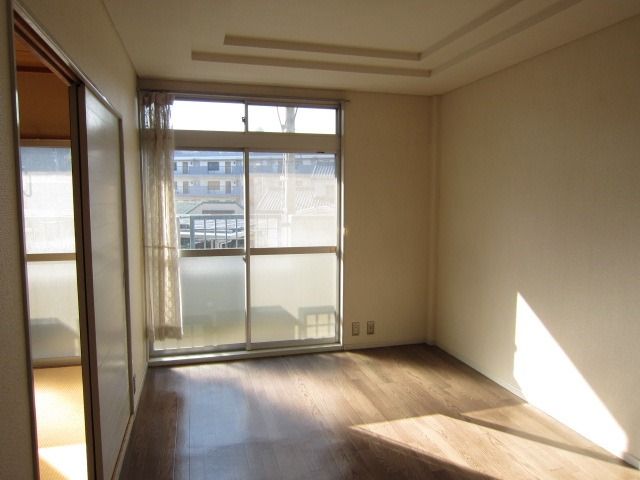 �y���ԁE���r���O�z�@