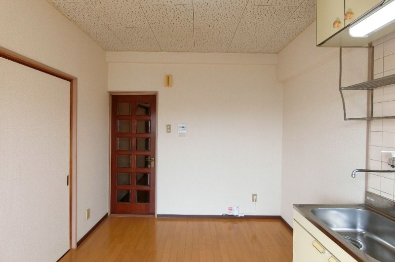 �y�����E���r���O�z�@