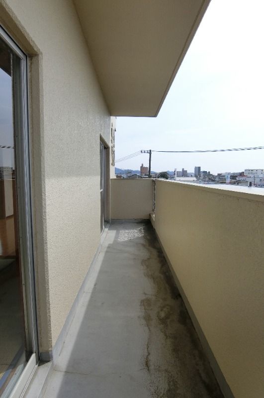 �y�o���R�j�[�z�@2�ʂ���i�쑤�E�����j