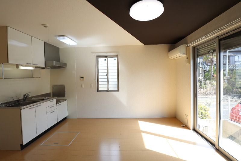 �y�����E���r���O�z�@