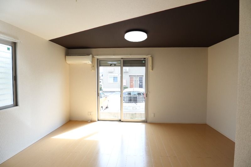 �y���ԁE���r���O�z�@