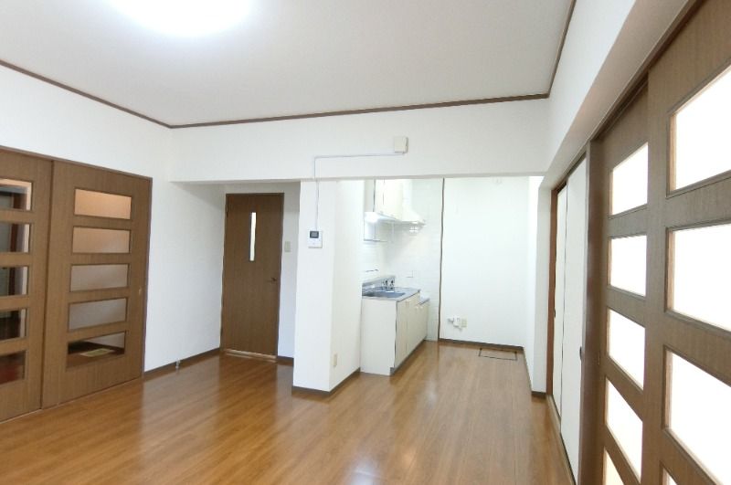 �y�����E���r���O�z�@