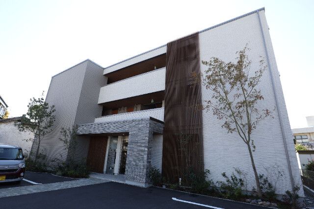 �x���I�h�̌����O��