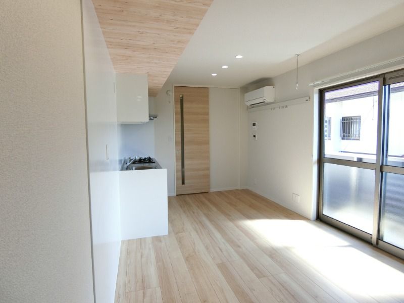 �y�����E���r���O�z�@